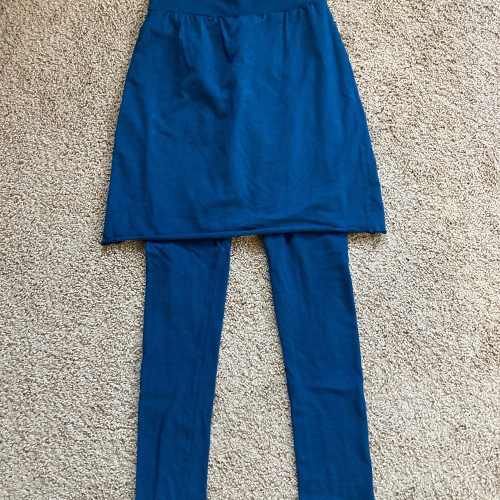 Gaia Conceptions NWOT short skirted leggings size XS in sapphire.